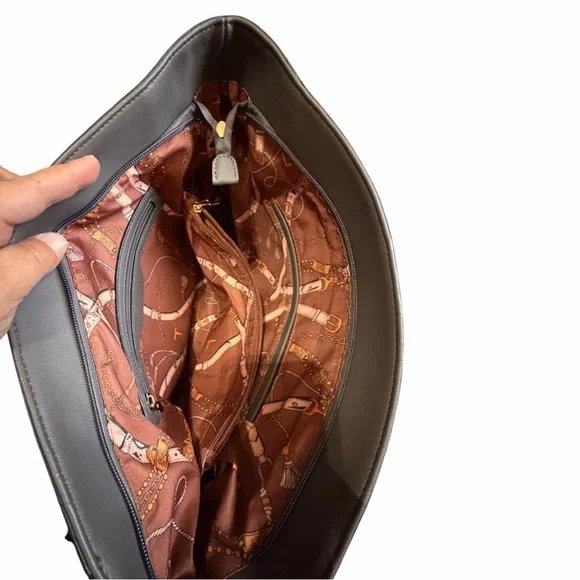 Elegant Gray Tote Bag with Wallet - Picture 11 of 15